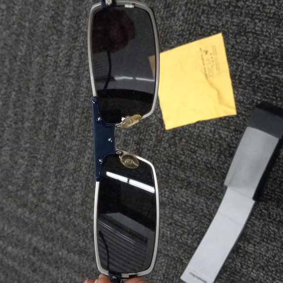 Mercedes-Benz sunglasses 👓 - Picture 7 of 9